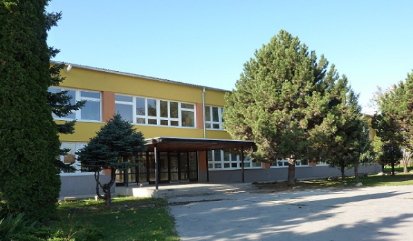 Veka-Ida-Elementary-School-in-Slovakia-1